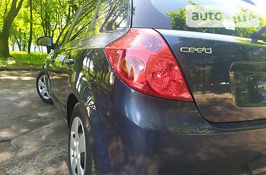 Хетчбек Kia Ceed 2008 в 
