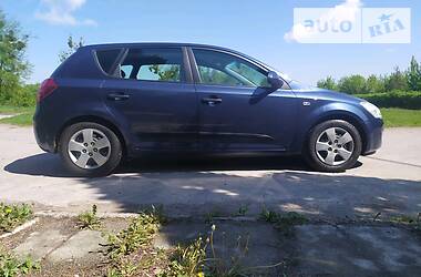 Хетчбек Kia Ceed 2008 в 