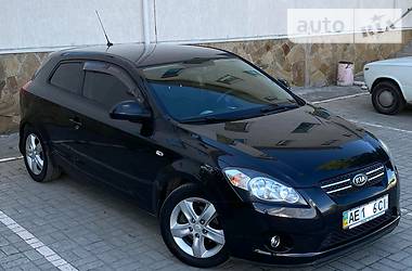 Купе Kia Ceed 2009 в 