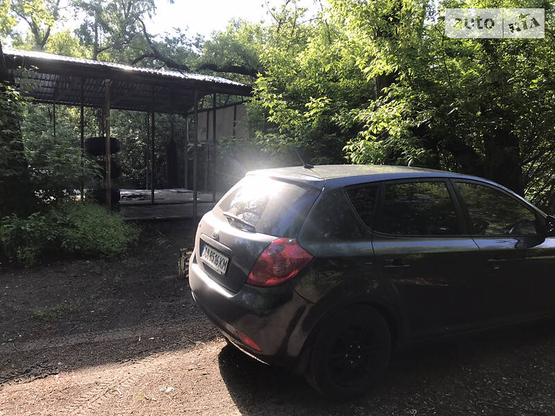 Хэтчбек Kia Ceed 2007 в Киеве