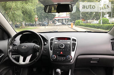 Хэтчбек Kia Ceed 2009 в 
