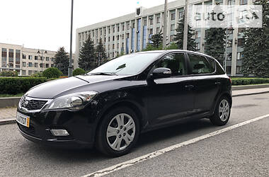 Хэтчбек Kia Ceed 2009 в 