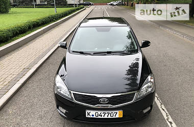 Хэтчбек Kia Ceed 2009 в 