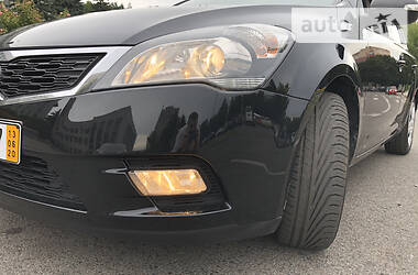 Хэтчбек Kia Ceed 2009 в 