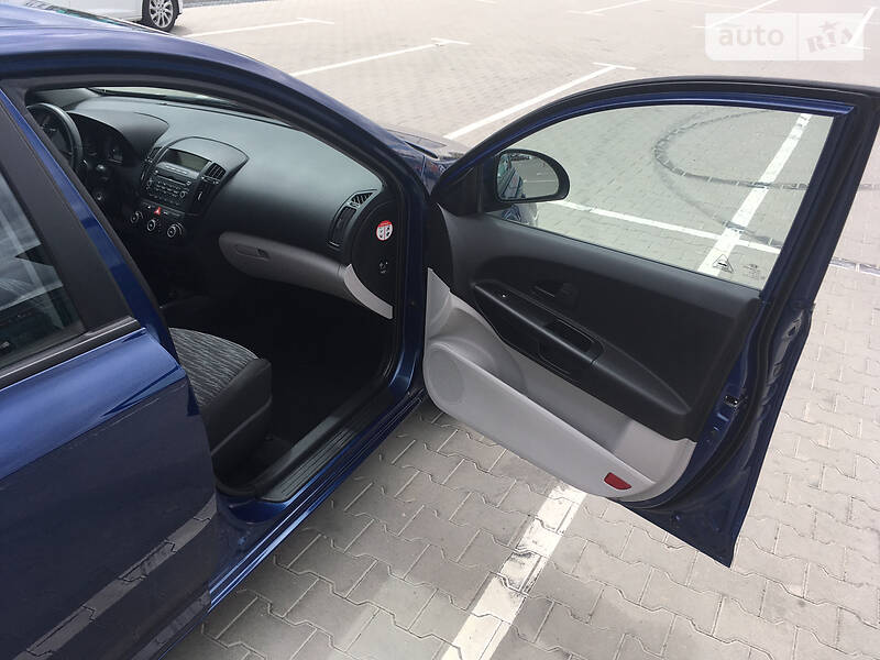 Хетчбек Kia Ceed 2009 в Києві фото 50 Хетчбек Kia Ceed 2009 в Києві