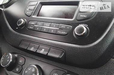 Хэтчбек Kia Ceed 2015 в 