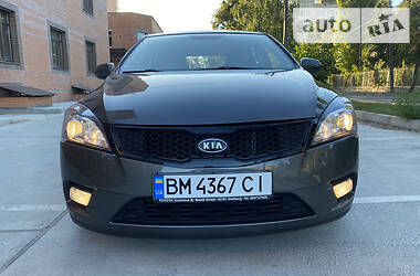 Хэтчбек Kia Ceed 2012 в Путивле