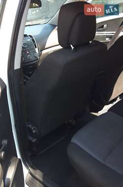 Хэтчбек Kia Ceed 2011 в 