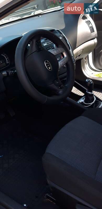 Хетчбек Kia Ceed 2011 в Стрию