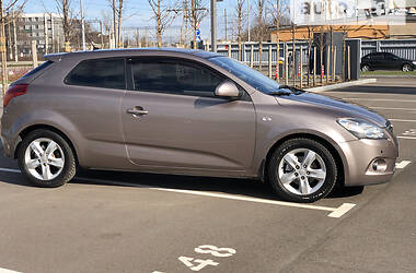 Купе Kia Ceed 2009 в Киеве