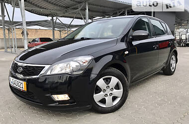 Хэтчбек Kia Ceed 2010 в Киеве