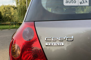 Хэтчбек Kia Ceed 2008 в Ровно