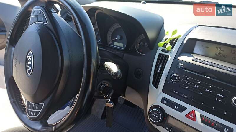 Универсал Kia Ceed 2008 в Стебнику