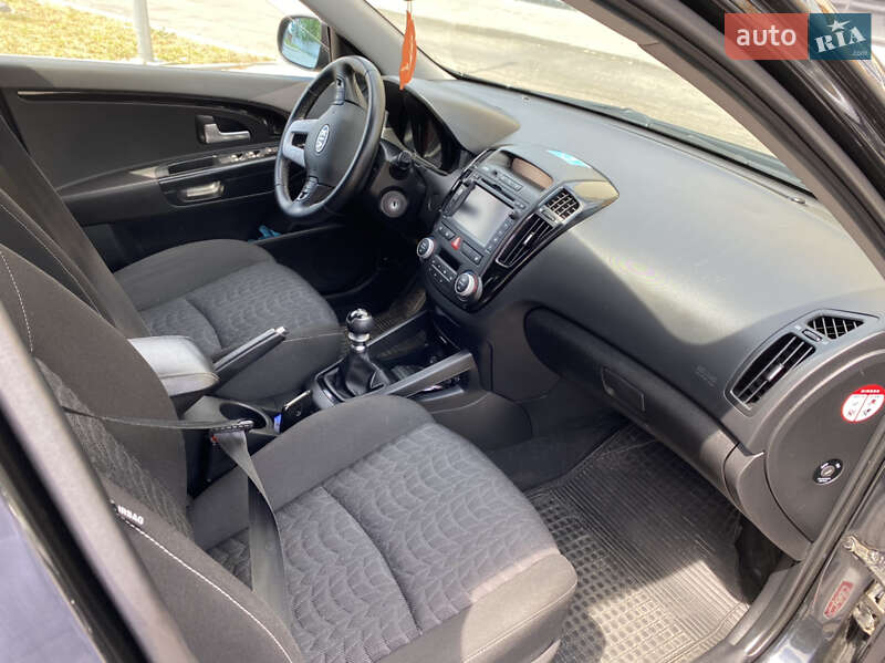 Седан Kia Ceed 2010 в Вінниці