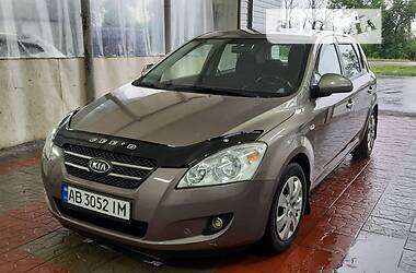 Хэтчбек Kia Ceed 2008 в Новоархангельске