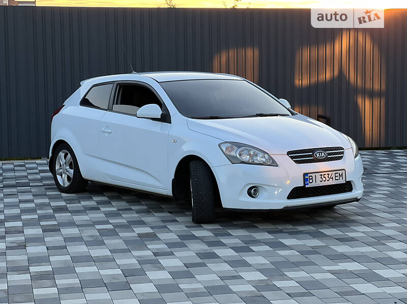 Купе Kia Ceed 2008 в 