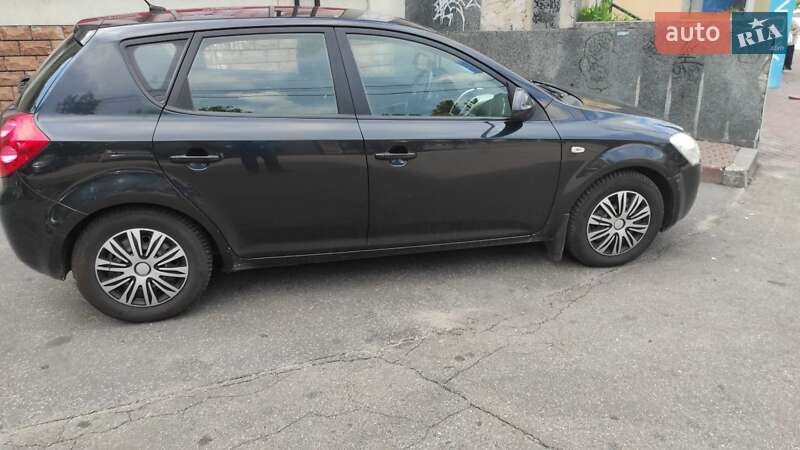 Хэтчбек Kia Ceed 2007 в Киеве
