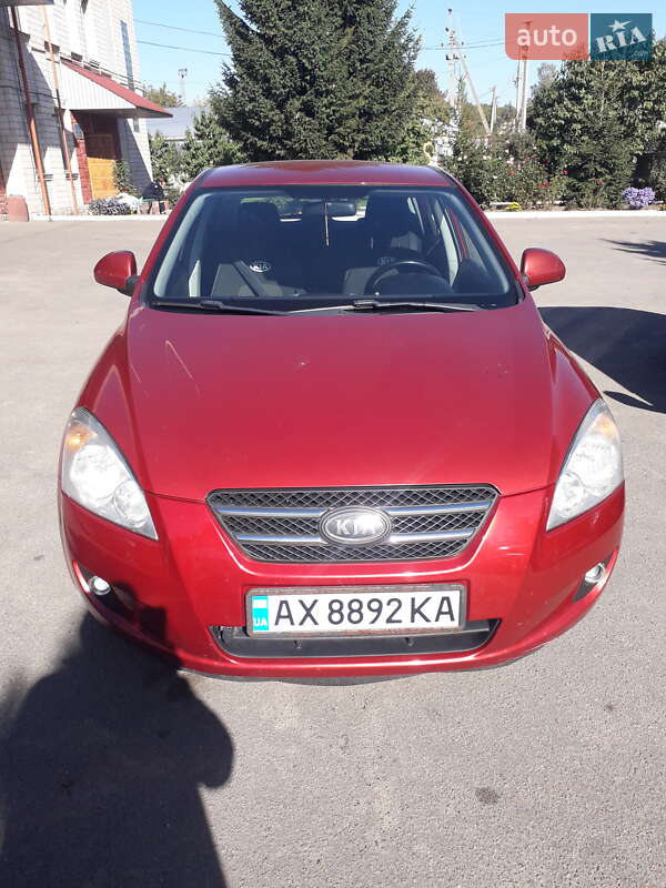 Хэтчбек Kia Ceed 2008 в Тростянце