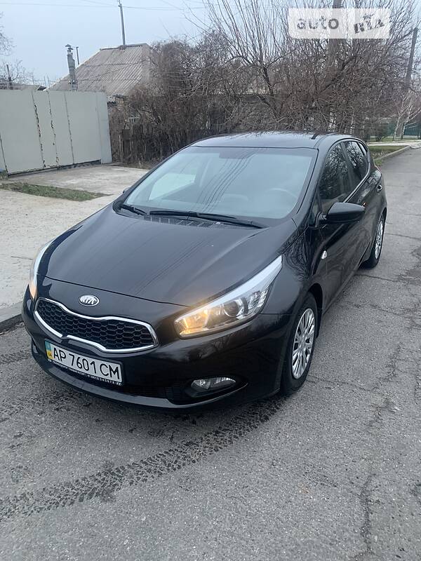 Хэтчбек Kia Ceed 2013 в Запорожье