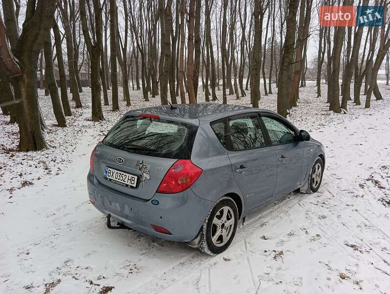 Хетчбек Kia Ceed 2009 в Хмельницькому