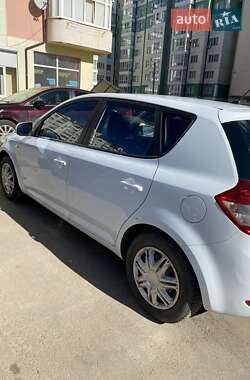 Хетчбек Kia Ceed 2010 в Чернівцях