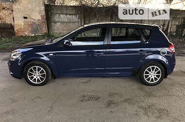 Хэтчбек Kia Ceed 2009 в 
