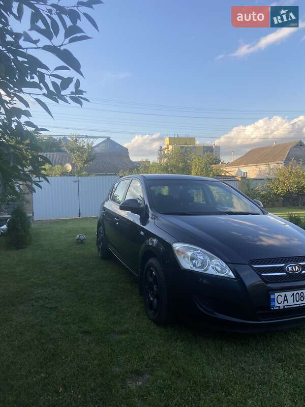 Хэтчбек Kia Ceed 2008 в Киеве