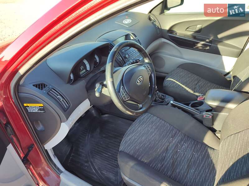 Универсал Kia Ceed 2008 в Александровке
