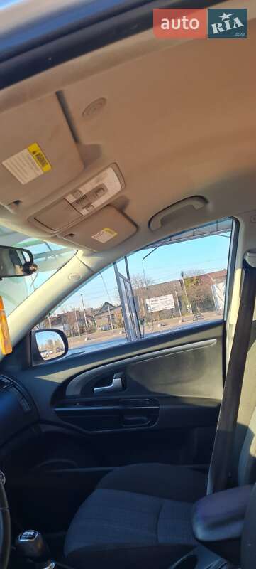 Универсал Kia Ceed 2011 в Нововолынске