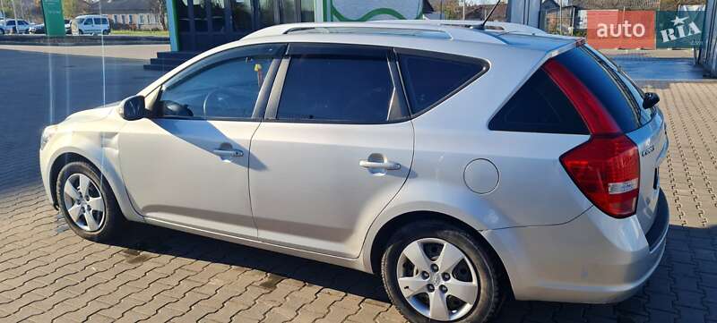 Универсал Kia Ceed 2011 в Нововолынске