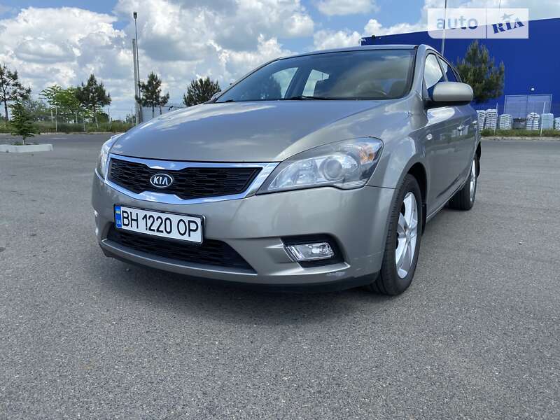 Хэтчбек Kia Ceed 2009 в Одессе