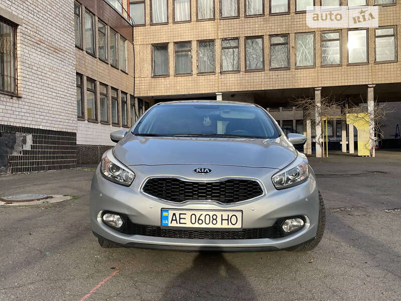 Хэтчбек Kia Ceed 2013 в Днепре