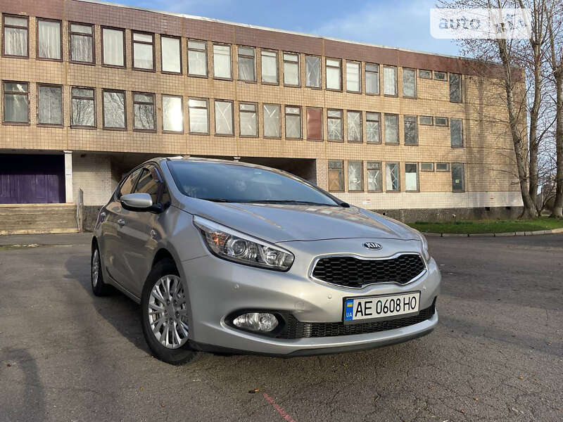 Хэтчбек Kia Ceed 2013 в Днепре