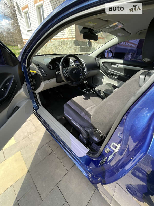 Хэтчбек Kia Ceed 2008 в Полтаве