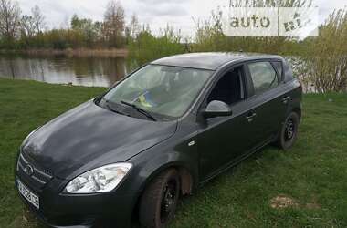 Хэтчбек Kia Ceed 2008 в Овруче