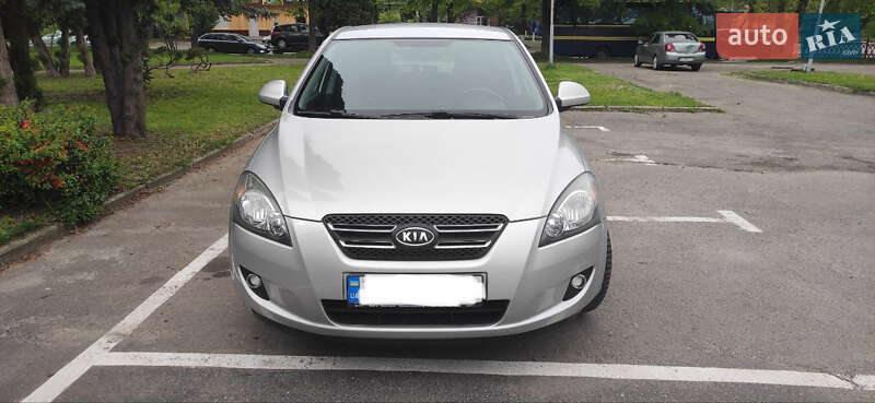 Хэтчбек Kia Ceed 2008 в Ровно