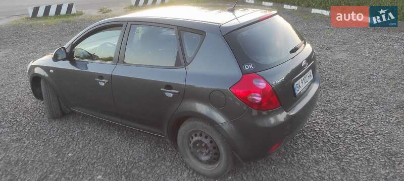 Хэтчбек Kia Ceed 2007 в Сарнах