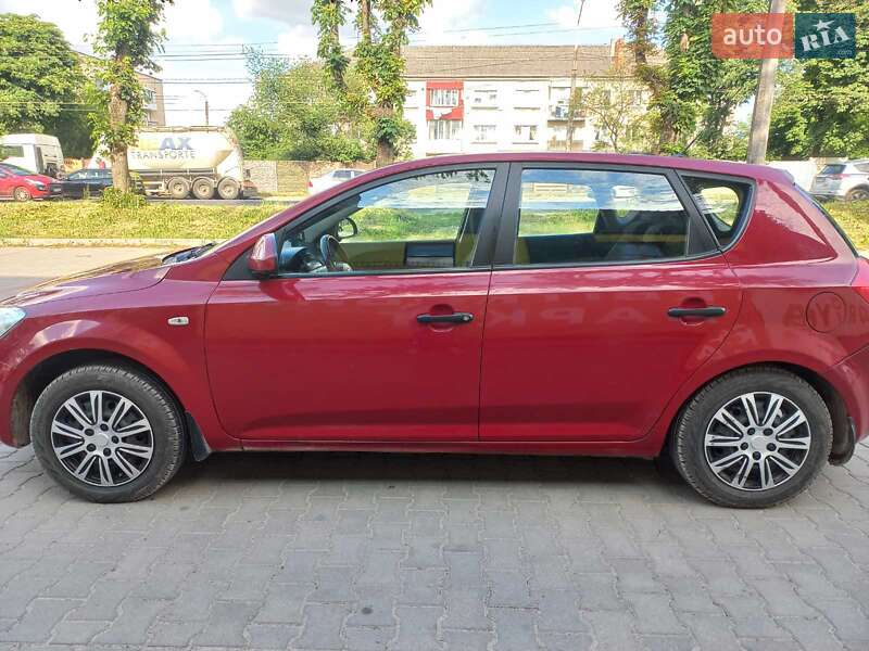 Хетчбек Kia Ceed 2009 в Тернополі фото 3 Хетчбек Kia Ceed 2009 в Тернополі