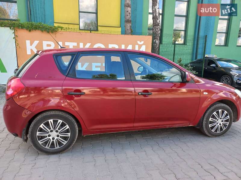 Хетчбек Kia Ceed 2009 в Тернополі фото 5 Хетчбек Kia Ceed 2009 в Тернополі