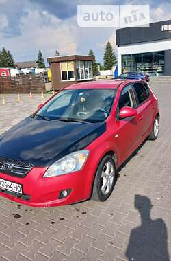 Хэтчбек Kia Ceed 2008 в Тячеве