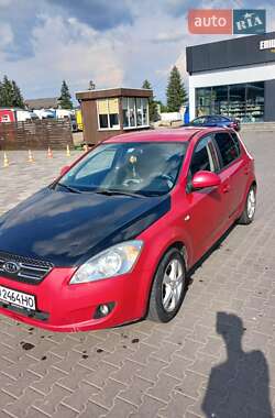 Хэтчбек Kia Ceed 2008 в 