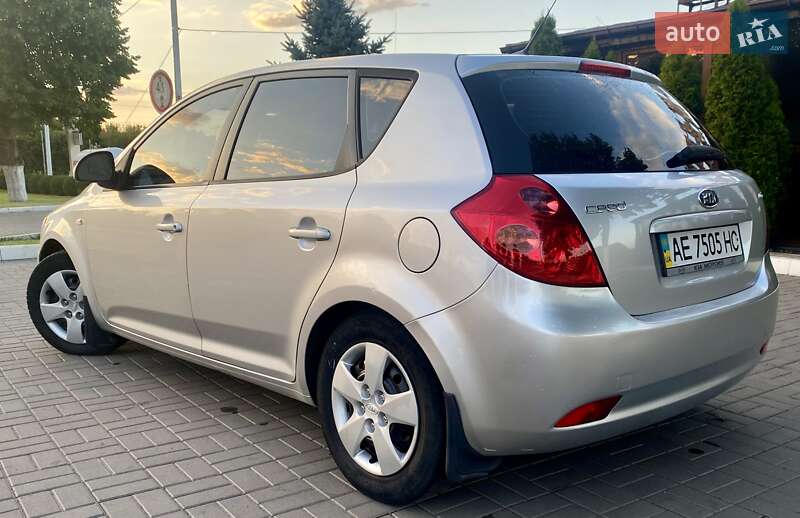 Хетчбек Kia Ceed 2007 в Магдалинівці