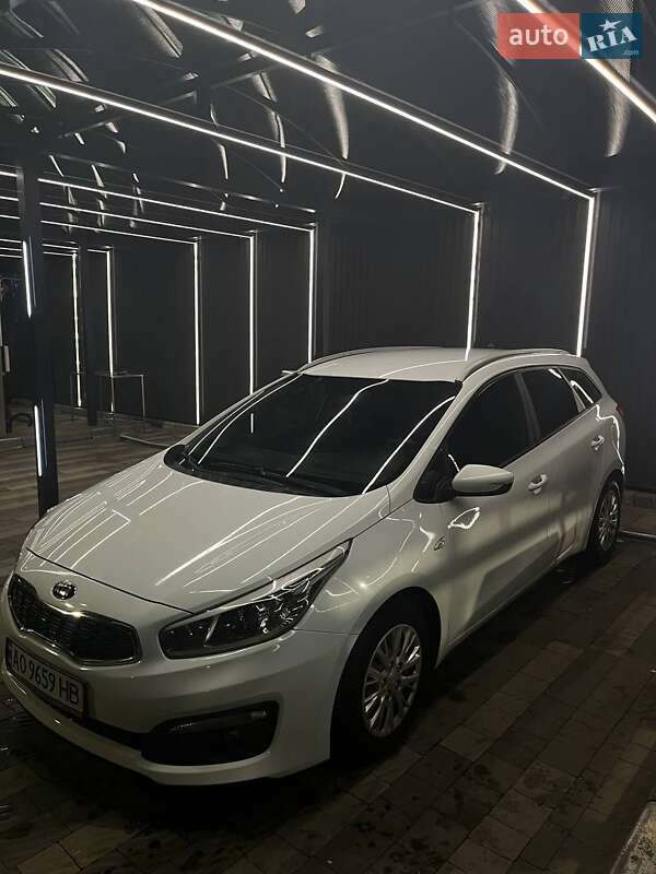 Универсал Kia Ceed 2015 в Ужгороде