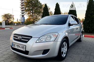 Хэтчбек Kia Ceed 2008 в Николаеве