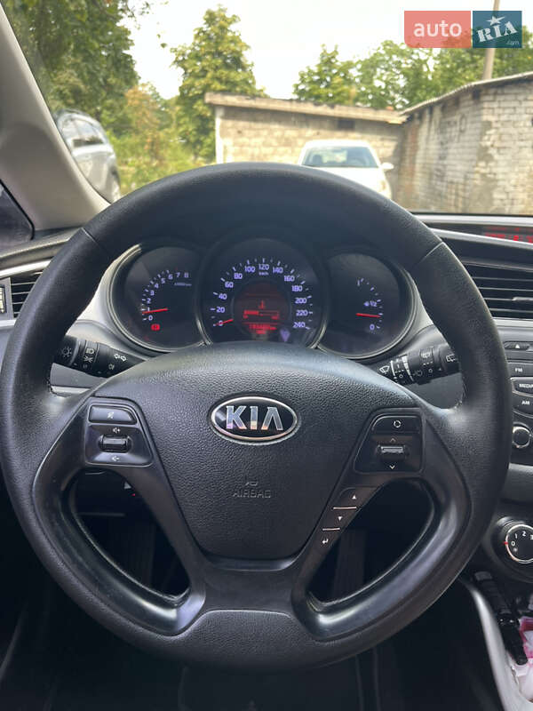Хэтчбек Kia Ceed 2012 в Киеве
