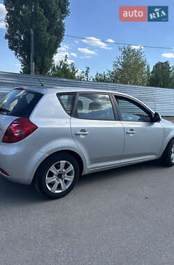 Хэтчбек Kia Ceed 2008 в 