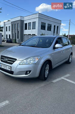 Хэтчбек Kia Ceed 2008 в 