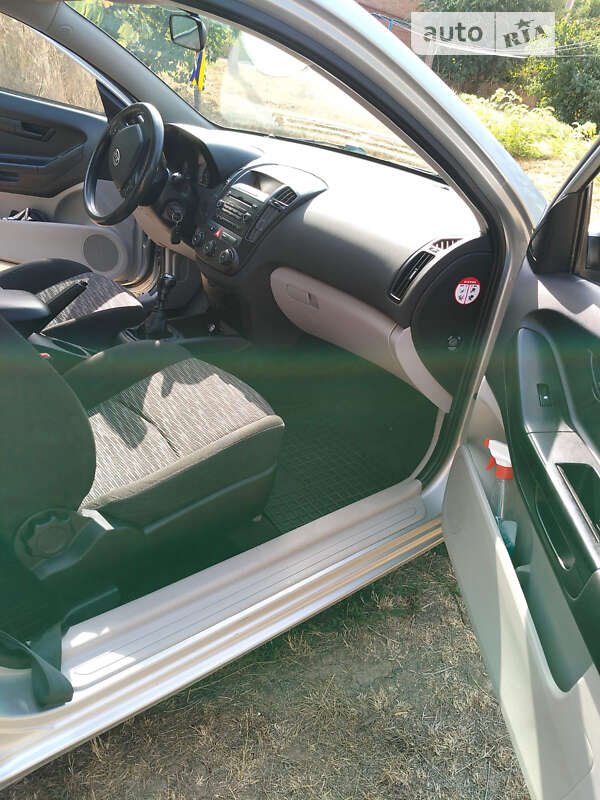 Хэтчбек Kia Ceed 2008 в Кривом Роге фото 9 Хэтчбек Kia Ceed 2008 в Кривом Роге