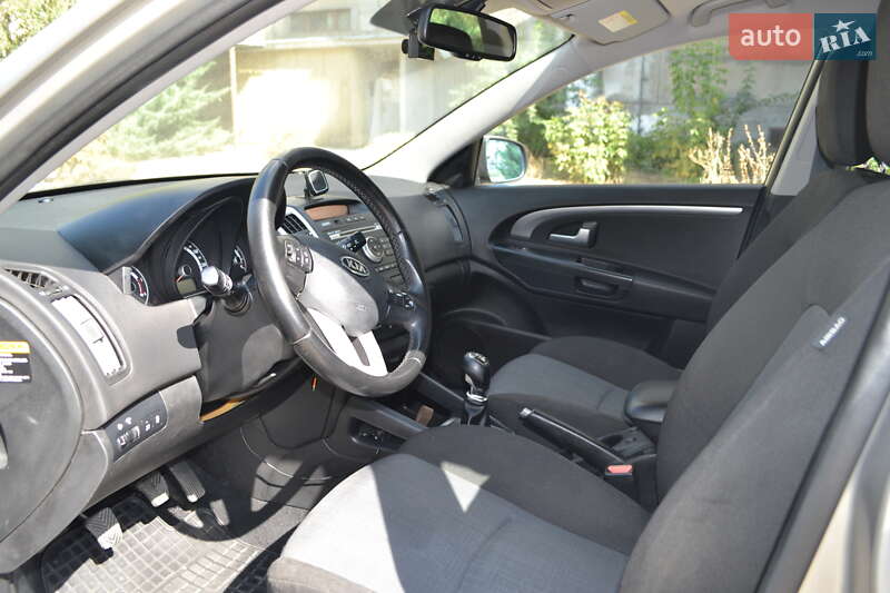 Універсал Kia Ceed 2010 в Долинській