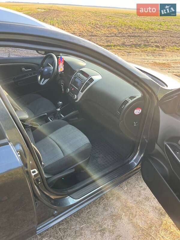 Универсал Kia Ceed 2010 в Радивилове